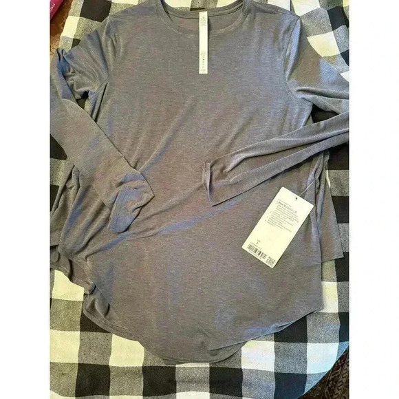 LULULEMON NEW LIFTED BALANCE LONG SLEEVE top size 2 - Picture 3 of 6